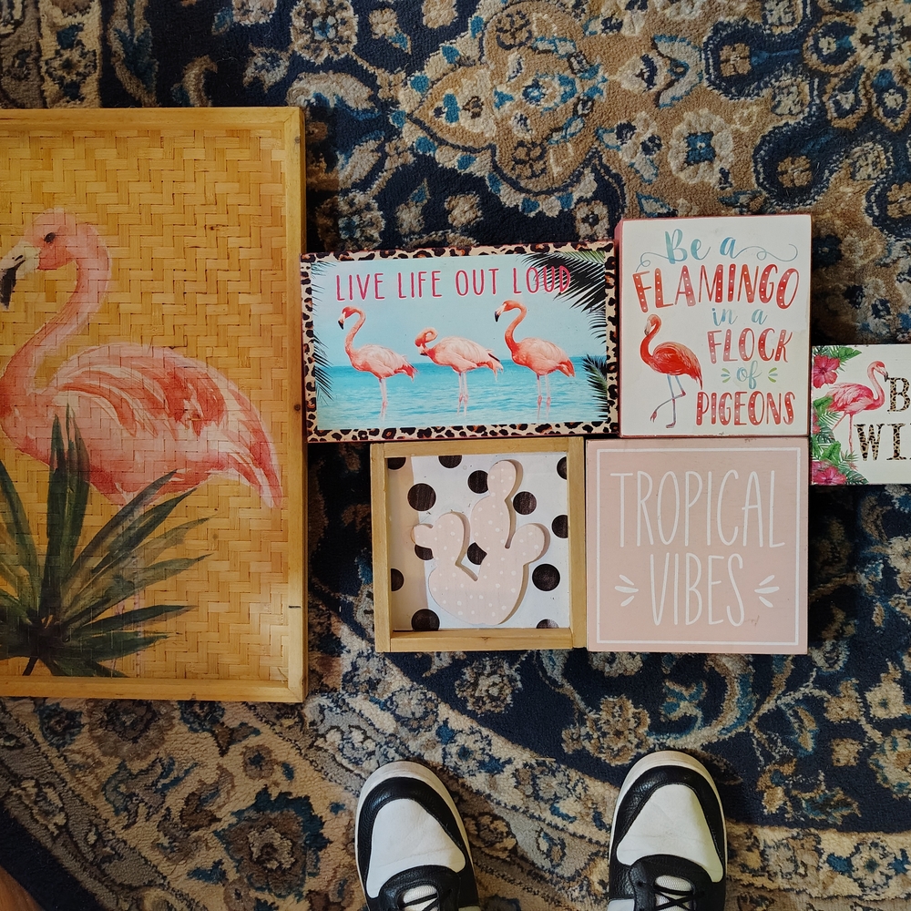 Flamingo-Themed Home Decor Set